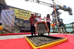 Topping Off Tower C Gunawangsa Tidar Superblock Surabaya