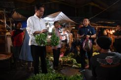 Presiden Jokowi Pantau Harga Kebutuhan Bahan Pokok