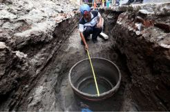 Arkeolog Teliti Sumur Kuno Temuan Warga di Surabaya