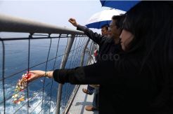 Keluarga Korban Ikuti Tabur Bunga di Lokasi Jatuhnya Lion Air JT-610
