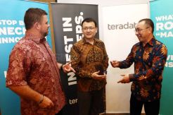 Customer Gathering Teradata New Directions and Strategy