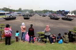 Atraksi Kendaraan Tempur Meriahkan Peringatan HUT Ke-73 Korps Marinir