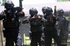 Waspadai Aksi Teror, Wanteror Brimob Jatim Gelar Latihan Perang Kota