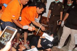 Polisi Gelar Rekonstruksi Pembunuhan Satu Keluarga di Bekasi
