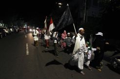 Peserta Reuni AKbar 212 Mulai Berdatangan Ke Monas
