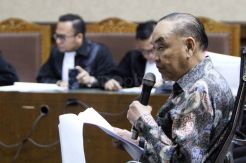 Pengusaha Johannes Budisutrisno Kotjo Bacakan Pledoi