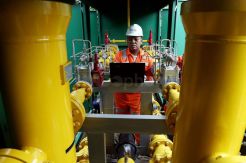 Melihat Pengecekan Pipa Gas PGN di Pabrik Keramik Ramah Lingkungan
