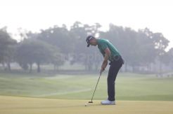 Pegolf Dunia Justin Rose Beraksi dalam BNI Indonesian Masters 2018