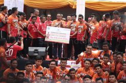 Anies Baswedan Bersama Tim Persija Rayakan Kemenangan