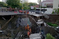 Begini Penampakan Jalan Raya Gubeng Surabaya yang Ambles