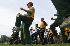 Prajurit TNI dan Polri Olahraga Bersama di Madiun