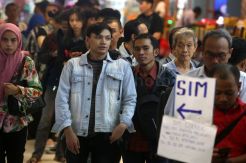 Antrean Perpanjangan SIM Pasca Libur Tahun Baru