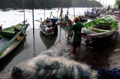 Sungai Tambak Wedi Surabaya Terpapar Limbah