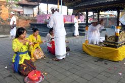 Momen Langka, Umat Hindu Rayakan Kuningan dan Siwaratri Bersamaan