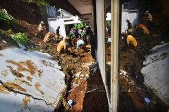 Hujan Deras Guyur Ciamis, Satu Rumah Tertimbun Tanah Longsor