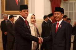 Presiden Jokowi Lantik Letjen TNI Doni Monardo Sebagai Kepala BNPB