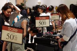 Jelang Penutupan Gerai, Central Departement Store Obral Diskon