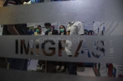 Imigrasi Mataram Deportasi WNA Asal China