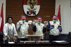 KPK Sita Uang Rp1,28 Miliar dari OTT Bupati Mesuji