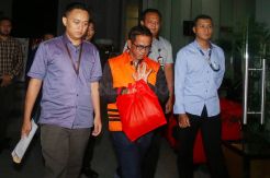 KPK Tahan 5 Tersangka Suap Proyek Dinas PUPR Kabupaten Mesuji