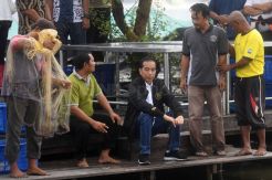 Presiden Jokowi Panen Raya Udang di Muara Gembong Bekasi