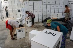 KPU Kabupaten Batang Kebut Perakitan Kotak Suara Pemilu