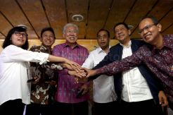 Seminar Tol Laut di KM Doro Londa Surabaya
