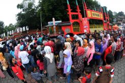 Ribuan Pengunjung Padati Kelenteng Sam Poo Kong Semarang