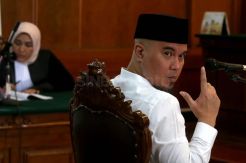 Sidang Lanjutan Ricuh, Ahmad Dhani Tetap Bacakan Eksepsi