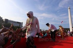 Khofifah-Emil Pidato Kerakyatan di Tugu Pahlawan