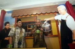 Ganjar Pranowo Resmikan Gallery UKM Jateng di Bandara Ahmad Yani