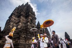 Umat Hindu Ikuti Tawur Agung Kesanga di Candi Prambanan