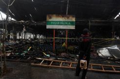 Sisa-Sisa Puing Kebakaran 414 Kios di Pasar Blok A