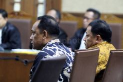 Mantan Bupati Kepulauan Sula Dituntut 12 Tahun Penjara