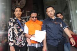 Tangan Diborgol, Rommy Ditahan KPK