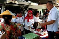 Warga Tambaklorok Semarang Serbu Bazar Murah Perindo