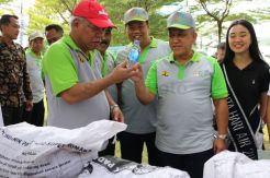 Peringati Hari Air, PJT-II Serahkan Bantuan Pupuk Organik