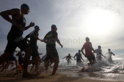 Ribuan Peserta Meriahkan Rangkaian BCA Super League Triathlon 2019