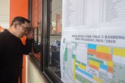 Gubernur Jabar Tinjau UNBK di SMKN 3 Bandung