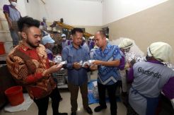 Kemenko Maritim Kunjungi Pabrik Garam Lokal Gresik