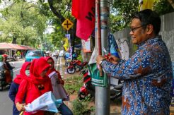 Memasuki Masa Tenang, Caleg Eriko Sotarduga Bersihkan APK di Jalanan