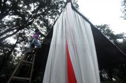 Pemasangan Tenda TPS di Taman Menteng