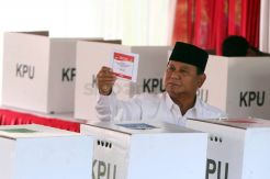 Capres Prabowo Nyoblos di TPS 041 Babakan Madang Bogor