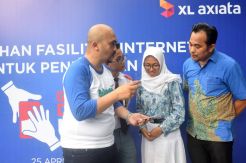 XL Axiata Serahkan Fasilitas Internet Untuk Pendidikan