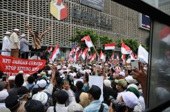 Massa PA 212 Demo di Depan Bawaslu