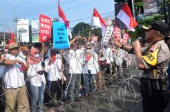 Massa Demonstran Gagal Demo Kantor KPU Jateng