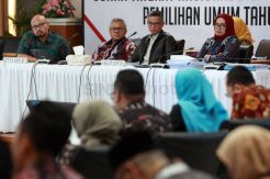 KPU Gelar Rapat Pleno Rekapitulasi Suara Tujuh Provinsi