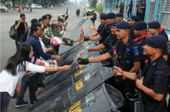 Dukungan Untuk Polri dan TNI Terus Mengalir