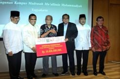 Yayasan Muslim Sinar Mas Laksanakan Wakaf Quran