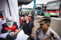 Supir Bus di Terminal Kampung Rambutan Jalani Pemeriksaan Kesehatan